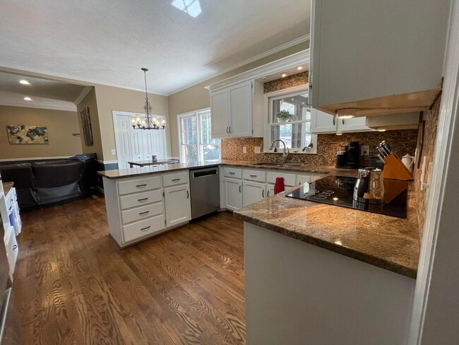 Building Photo - 1395 Woodbine Rd