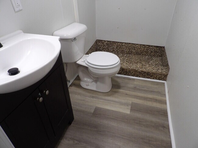 Building Photo - 307 Henry St