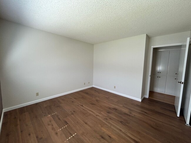 Building Photo - Welcome to this charming 3-bedroom, 2-bath home located in a desirable Oakmont 55+ adult community