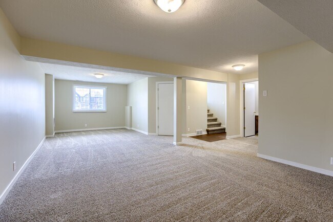 Building Photo - 3 Bedroom Bellevue Home!!