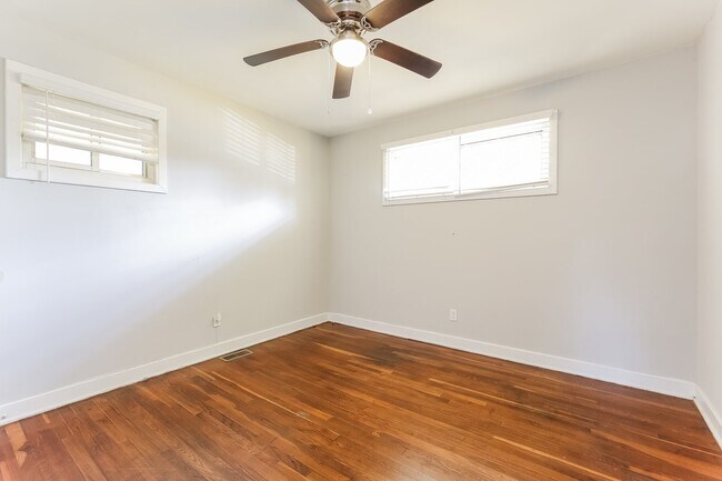 Building Photo - 606 Fleetwood Cir