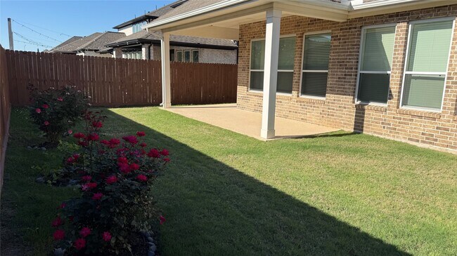 Building Photo - 215 Amaranth Wy