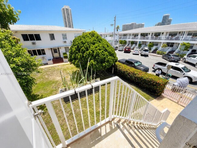Building Photo - 7407 Byron Ave
