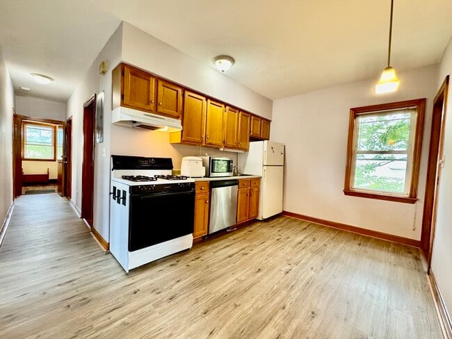 Building Photo - 7 Rawson Rd