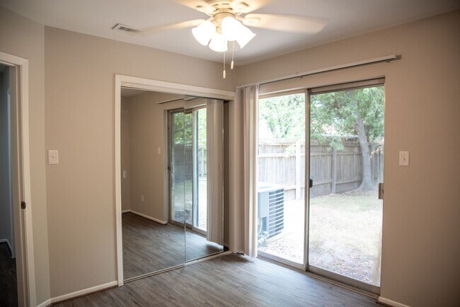 Building Photo - 1706 Trinity Pl
