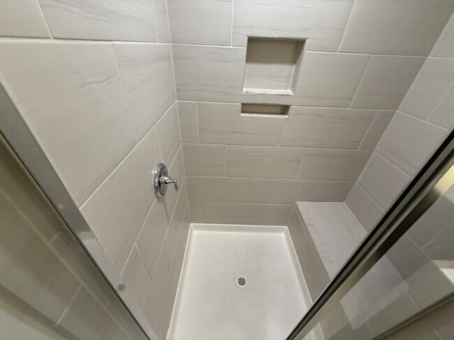 Building Photo - Ballantyne Home in great Location With Sun Room!