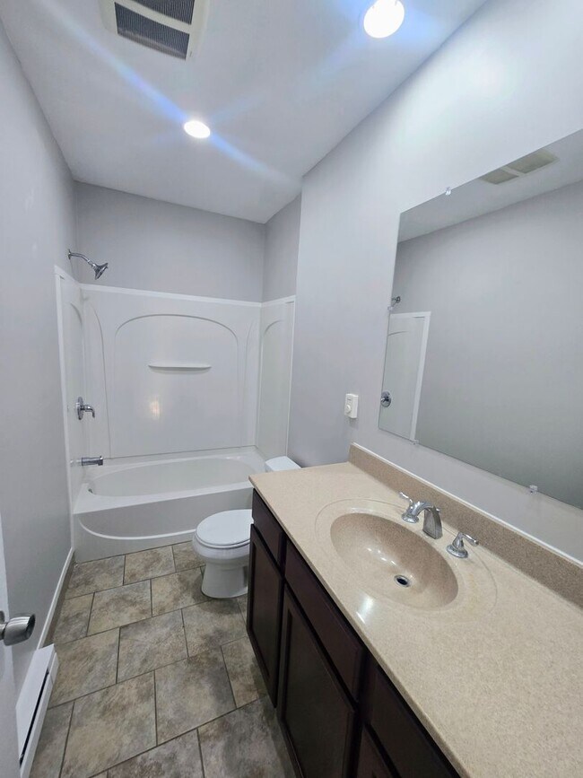 Building Photo - 126 N Penn St