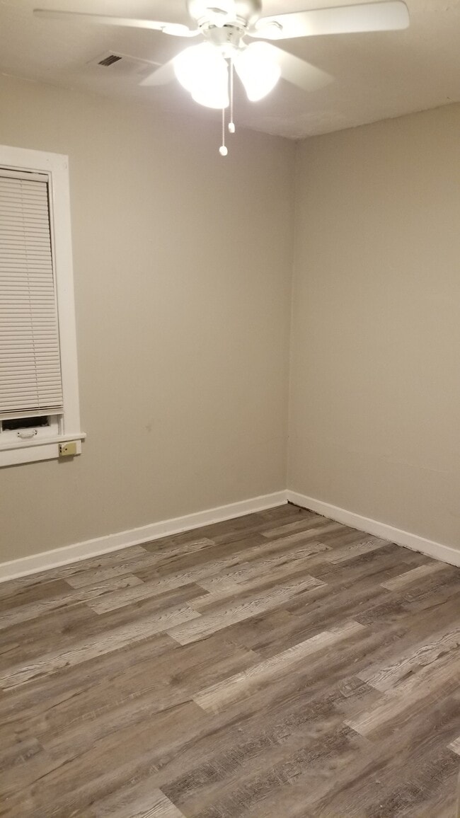 Building Photo - 620 W Shawnee Dr