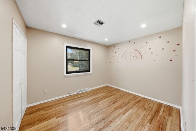 Building Photo - 587 Marlboro Rd