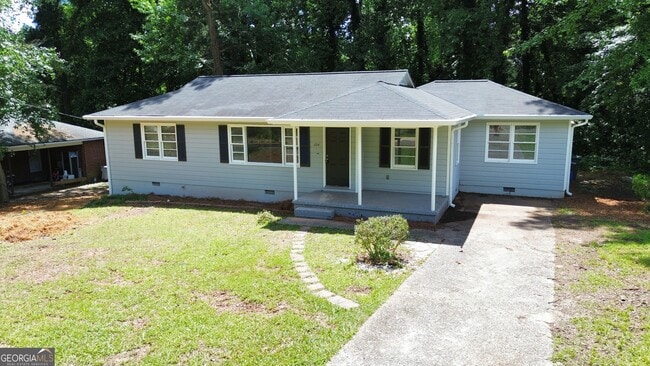 Building Photo - 204 Mathews Cir SE
