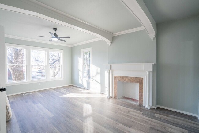 Building Photo - Prime Location! 2bed/ 2 bath! Schedule a tour today!