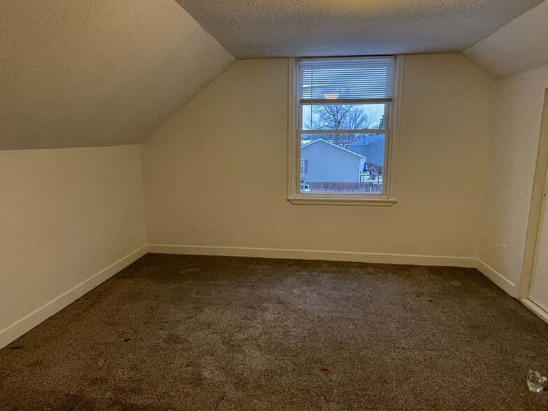 Building Photo - 304 S 1st St