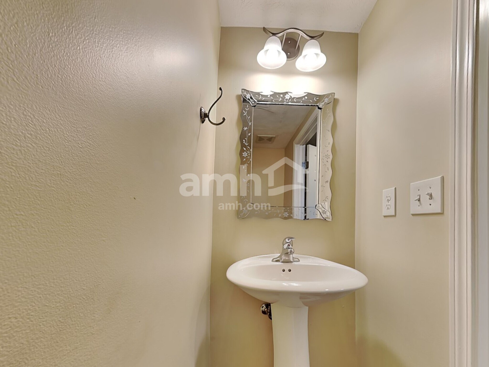 Building Photo - 355 Hennepin Dr