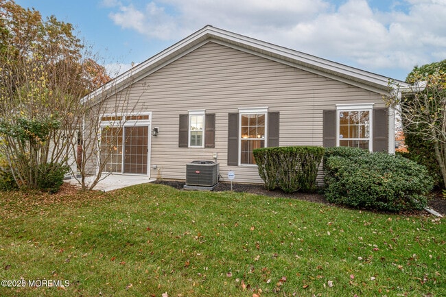 Building Photo - 131 Greenlawns Dr