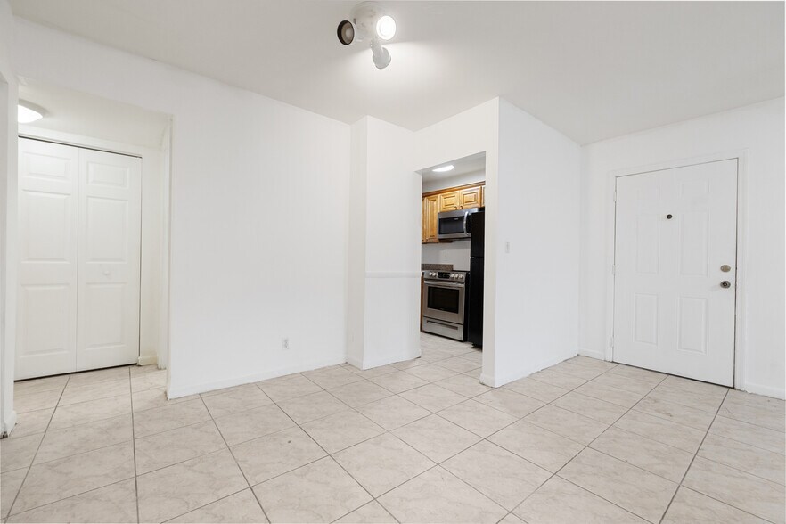 Building Photo - 2912 NW 55th Ave