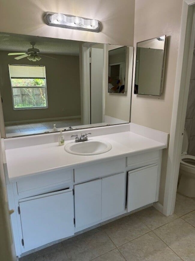 Building Photo - ***Charming 2/2 Hidden Lake Villa in Sanfo...