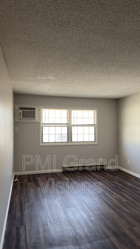 Building Photo - 24 W Buchanan Ave