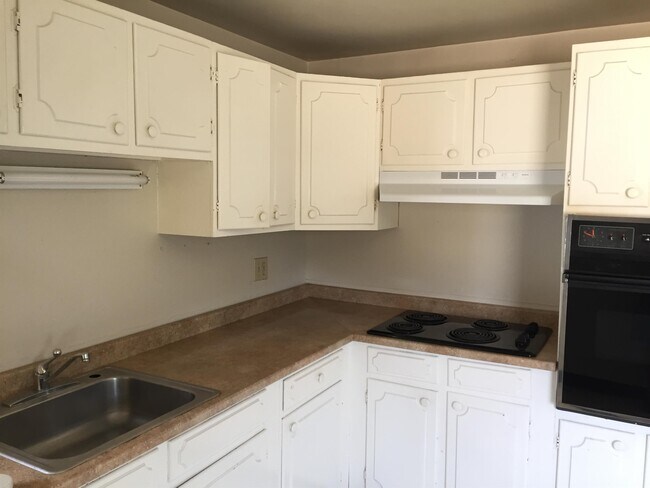 Building Photo - 16311 W 14th Ave