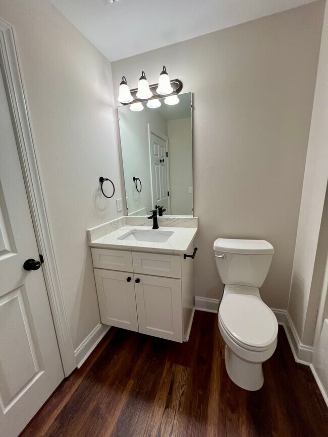 Building Photo - Four bedroom, 3.5 bath house in Elon!  Mus...