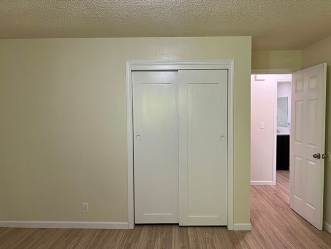 Building Photo - 2Bd/1Ba Single Story Apartment Unit - Move...