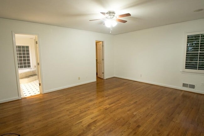 Building Photo - 376 Cochran Dr NW