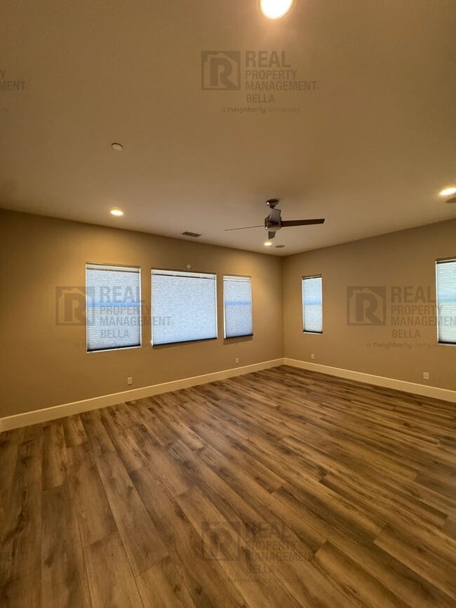Building Photo - Beautiful Winchester Home with Open Floor Plan, Office & Solar