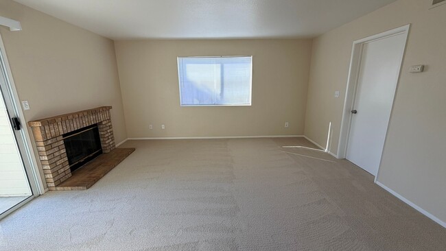 Building Photo - Oakley beautiful 3 bedroom 2 bath w/vaulted ceilings & much more