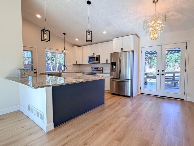 Building Photo - Updated Single-Family Home in Centennial!