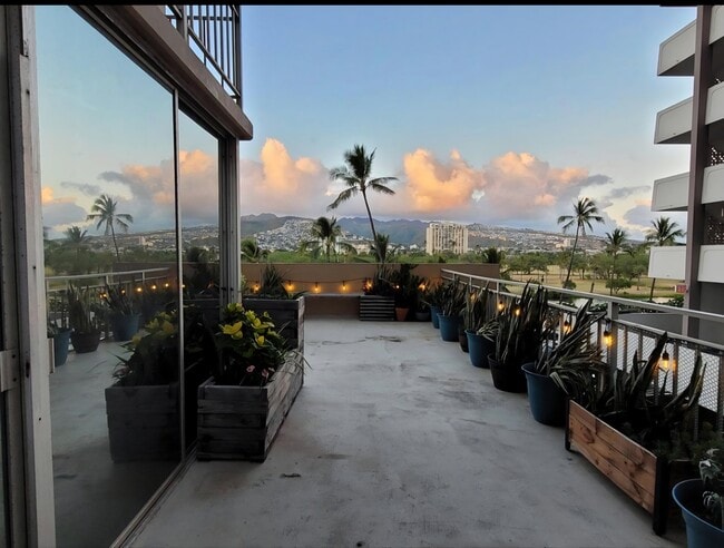 Building Photo - 2415 Ala Wai Blvd