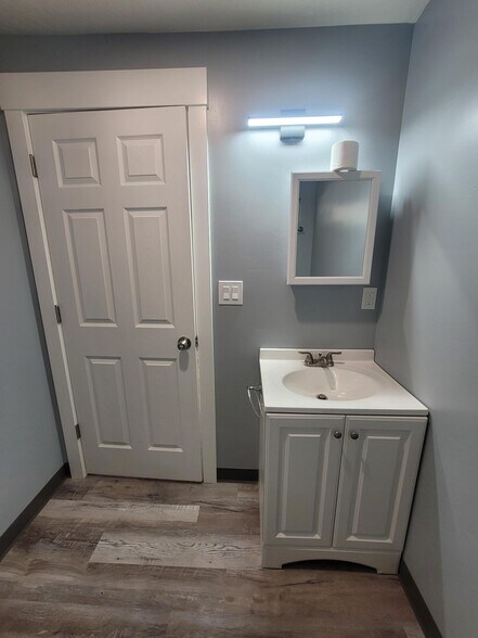 Building Photo - 168 E 70 S