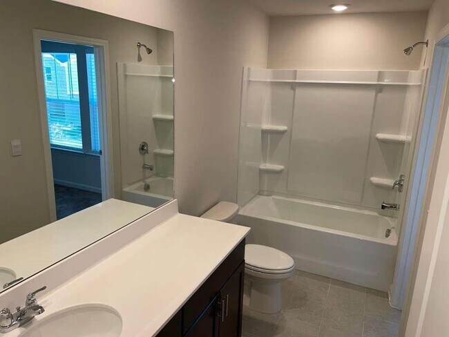 Building Photo - 1643 Villageside Ct