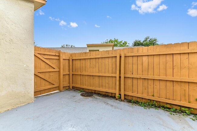 Building Photo - 12467 Westhampton Cir