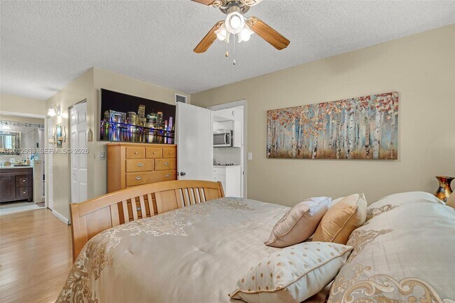 Building Photo - 7051 SW 129th Ave