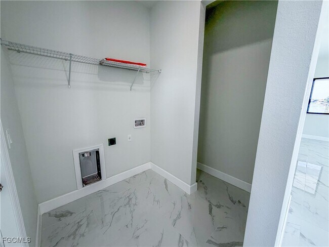 Building Photo - 1227 SE 3rd Ave