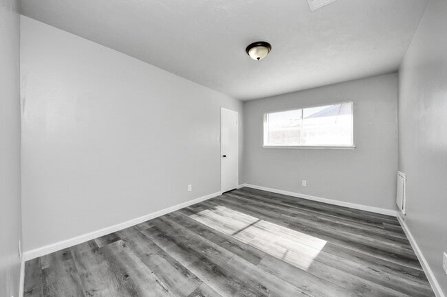 Building Photo - 8011 La Roche Ln