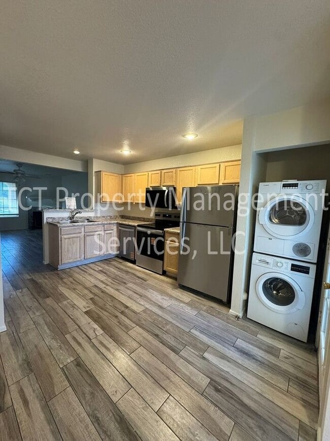 Building Photo - Cute 2 bedroom Town-home in Mesa!