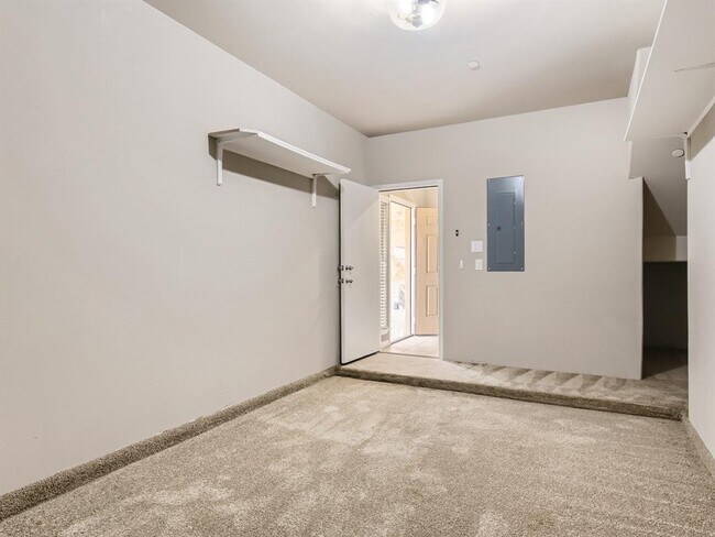 Building Photo - 3101 Davis Ln