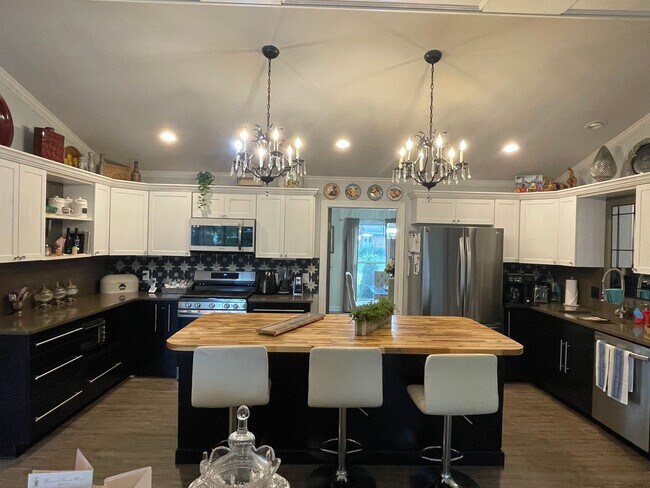 Building Photo - Shelby Twp Custom Ranch- 3 Bedrooms, 2 Bat...