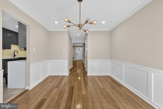 Building Photo - 8605 Western Oak Dr