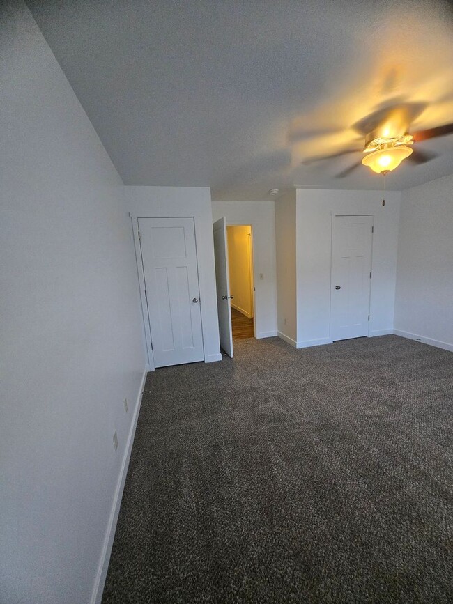 Building Photo - 3 Bed 2 Bath Townhouse for Rent!