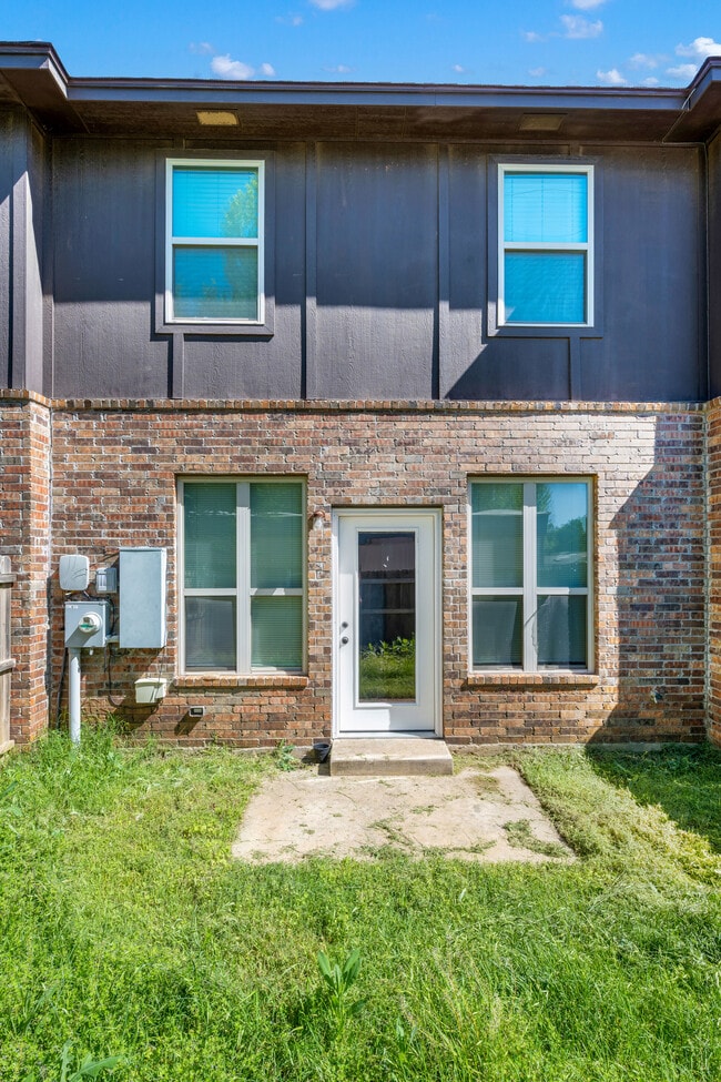 Building Photo - 14 NE 7th St