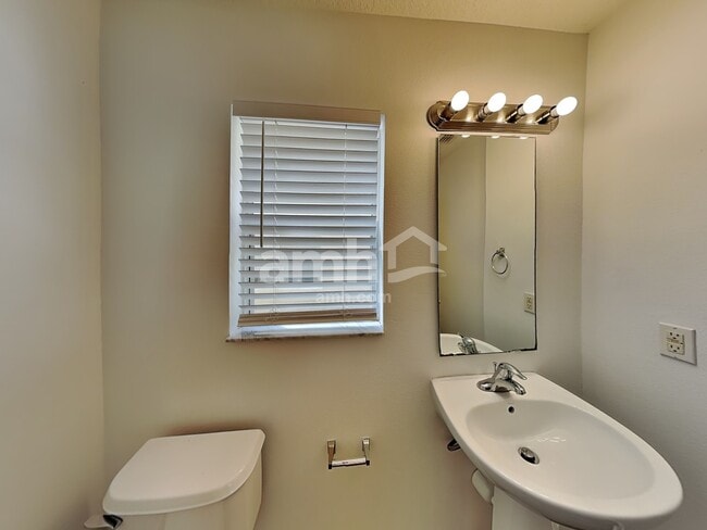 Building Photo - 309 Verdi St