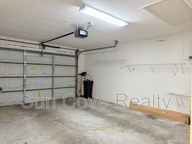 Building Photo - 5215 Lochmead Terrace