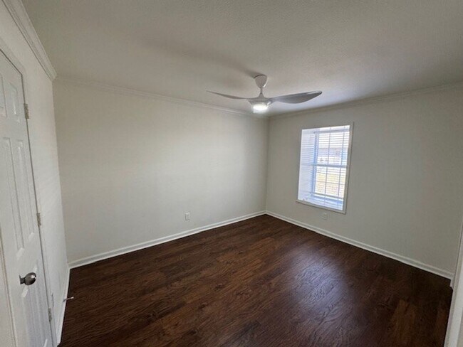 Building Photo - 2BR/1.5BA For Rent