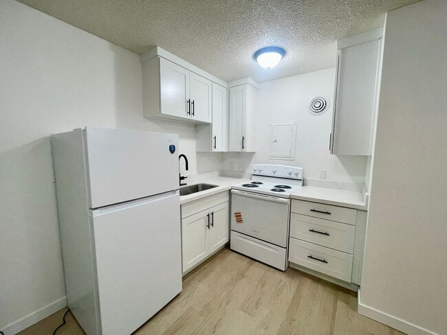 Building Photo - Crestview