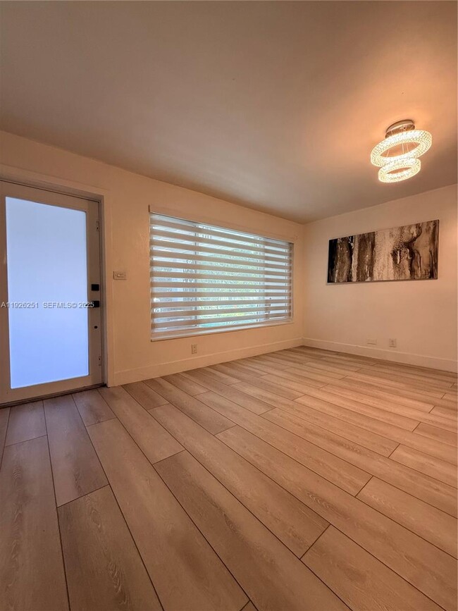 Building Photo - 2310 N 70th Ave