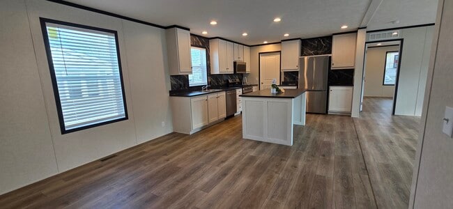 Building Photo - 9761 Marina Cir