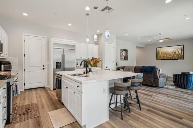 Building Photo - 51725 Pinnacle Vis Dr