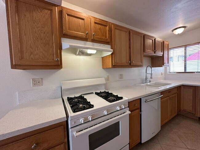 Building Photo - 22865 Del Valle St