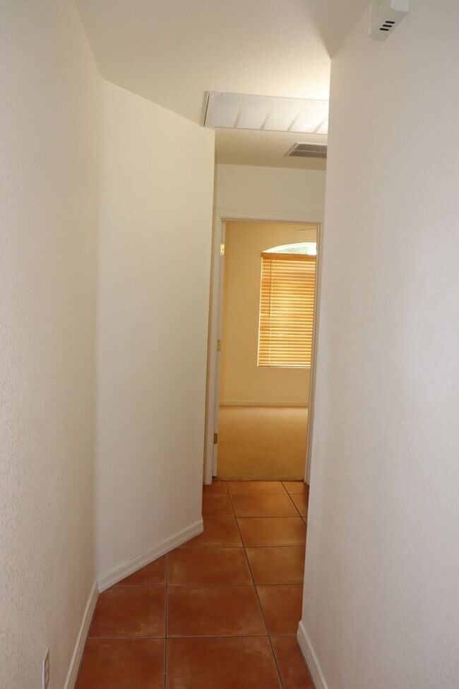 Building Photo - East Side 3 Bed 2 Bath Energy Efficient Pulte Home